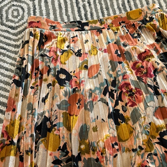 Mauve velvet like midi skirt - Picture 2 of 3